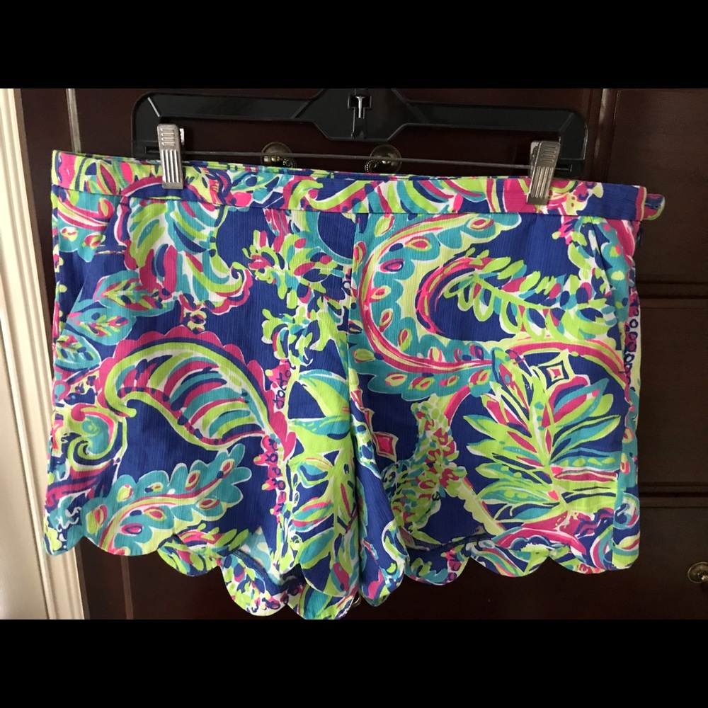 New Lily Pulitzer Scallop Hem 5” shorts - Size 14